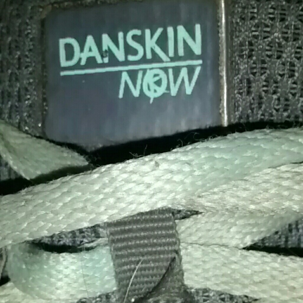 Shoe's - Picture 2 of 3
